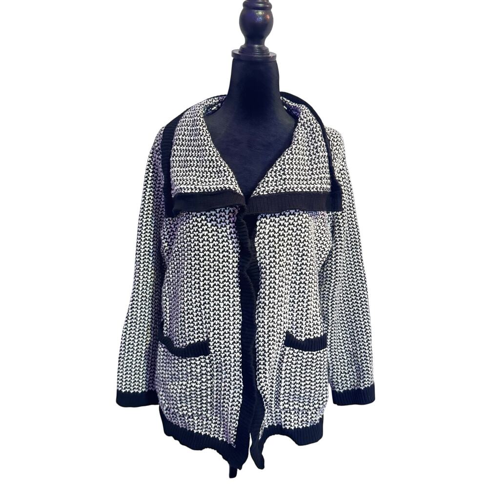 CHICOS BALCK AND WHITE CARDIGAN SZ 2
